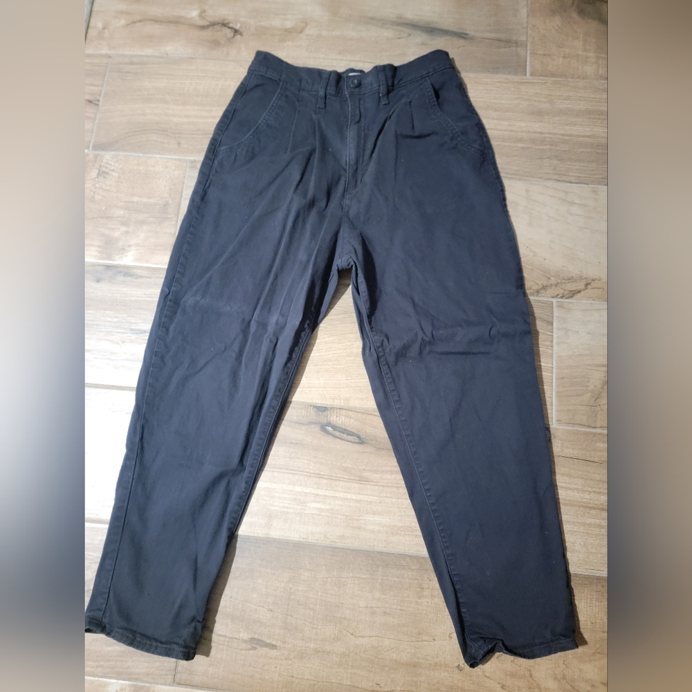 Pleated Levi slacks BLACK